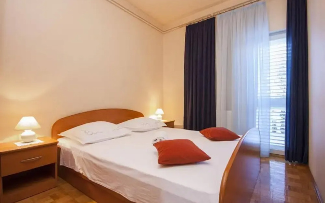 One-bedroom Apartment Near Beach