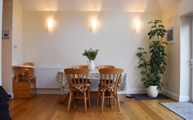 Stunning and Spacious 3 Bedroom House With Garden