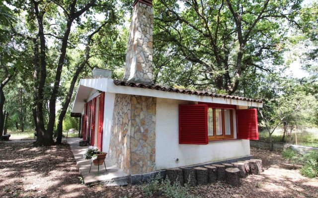 "chalet in the Woods Nestled in the oak Forest in Monterosso Etneo"
