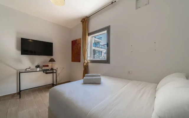 Elegant Duplex near Rothschild by FeelHome