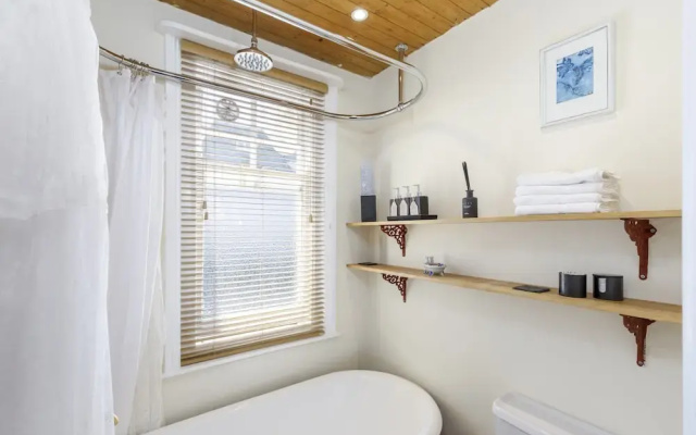 Apartment in Brighton Near the Beach