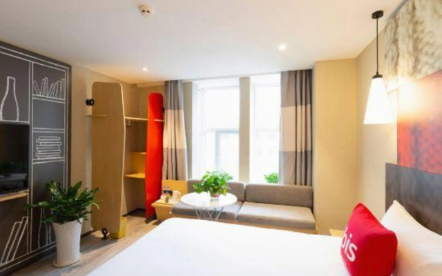 Ibis Hotel(Wulumuqi Nanhu square Branch)