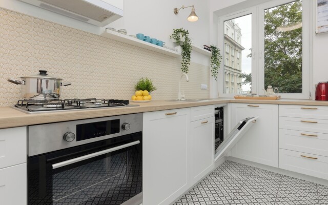 Art Deco Apartment Warsaw by Renters