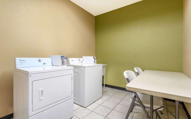 Super 8 by Wyndham Goshen