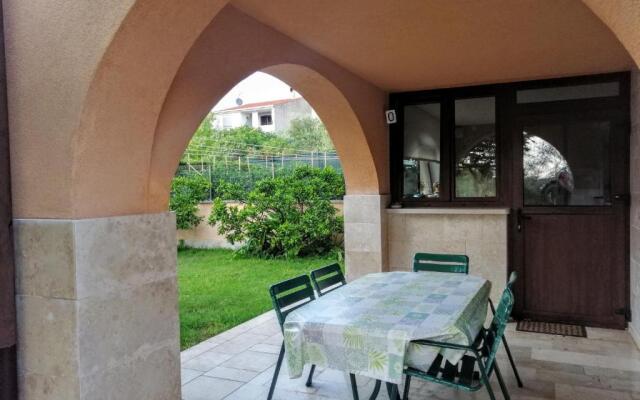 Apartman 100m2, full opremljen, privatni parking.