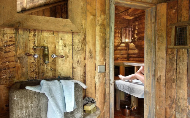 Luxurious Chalet with Hot Tub & Sauna in Thirimont