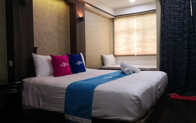 Alpine LXPD Full Seaview Water Chalet