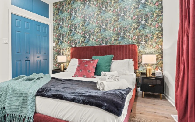 Stylish 1BR/2BA Near Liberty Bell