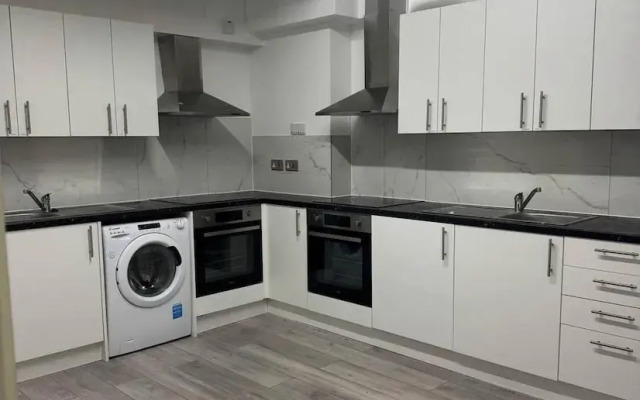 Enchanting 4-bed House in Enfield
