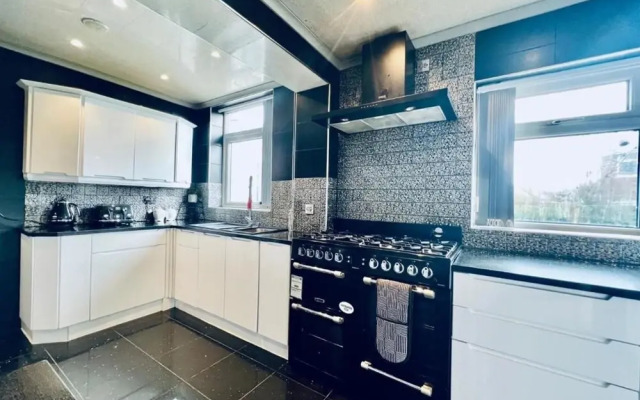 Manchester Sweet Home - Spacious 7BR House