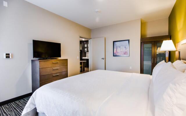 Candlewood Suites West Edmonton - Mall Area, an IHG Hotel