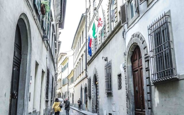 Art Apartment Black & White