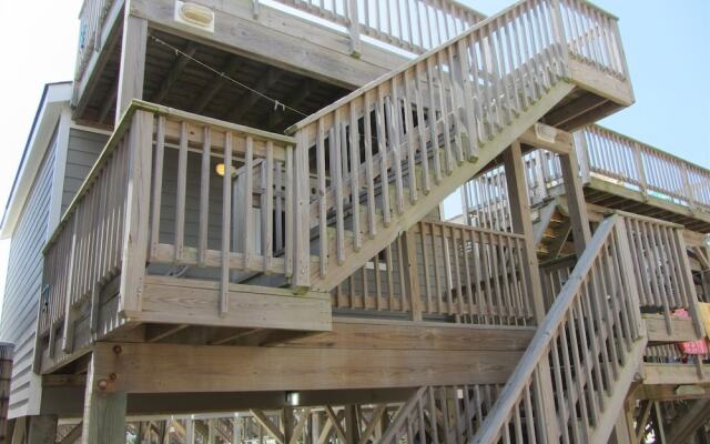 37 Coal Miner's Dream Studio Bedroom Condo by RedAwning