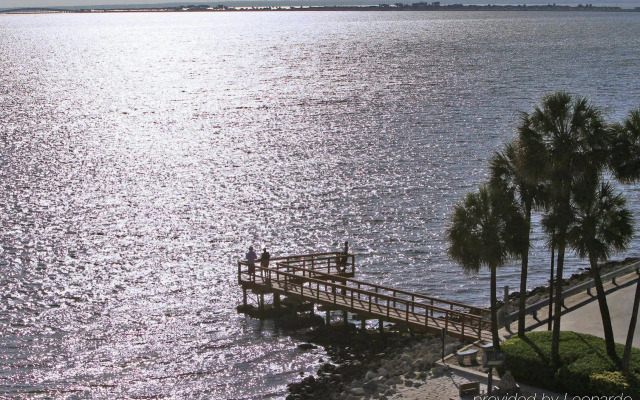 Sailport Waterfront Suites