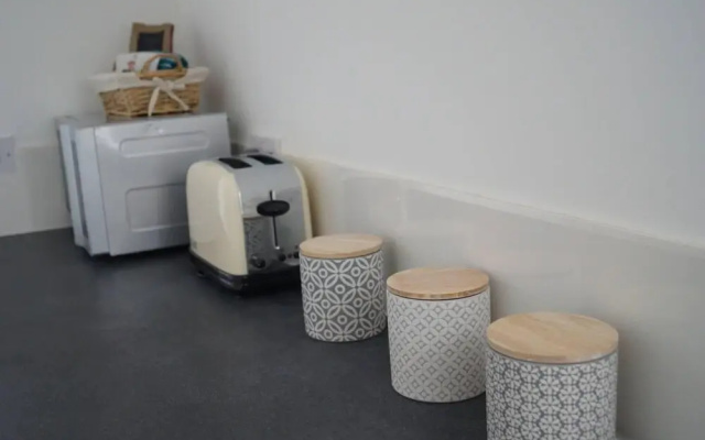 Cosy Kirriemuir Flat - Pet Friendly Retreat