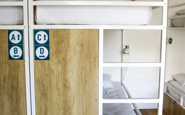 Follow the Sun Boutique Hostel - Pool, Breakfast & Sea Views