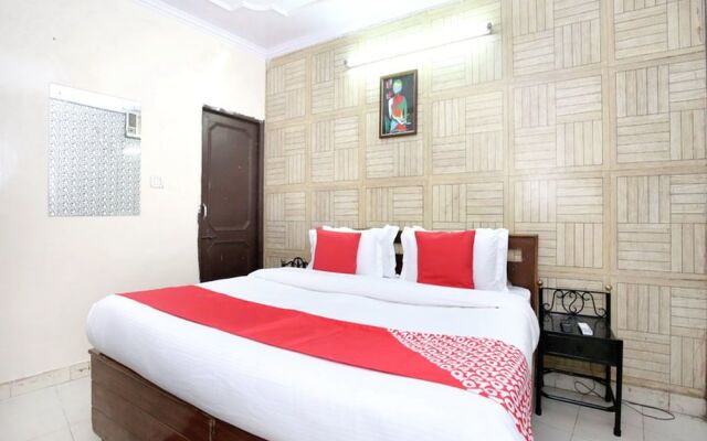 OYO 11906 Hotel Star Welcome