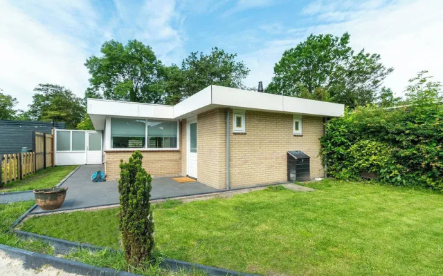 Bungalow Near Sint Maartenszee Beach