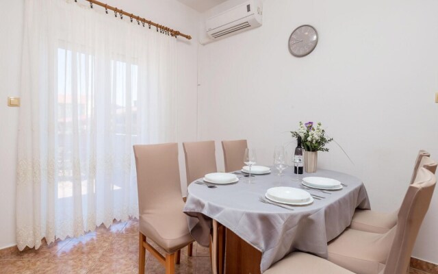 Stunning Apartment in Lopar With Wifi and 2 Bedrooms