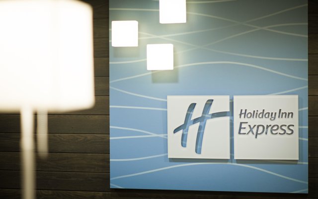 Holiday Inn Express & Suites Madison Central, an IHG Hotel
