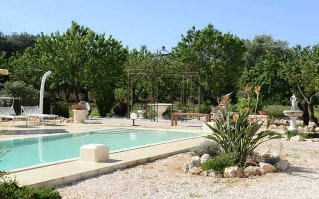 Lamia Tipica con Piscina