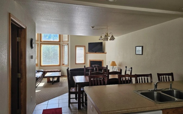 Cascade Three Bedroom Two Bath C07