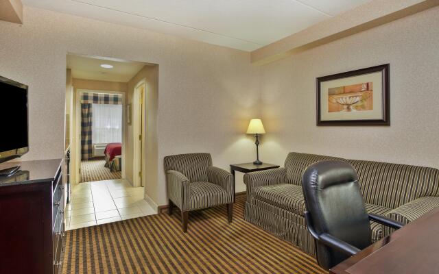Newmarket Hotel & Suites