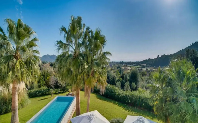 Spacious Villa With Infinity Pool