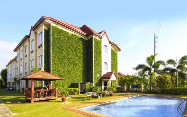 Microtel By Wyndham Batangas