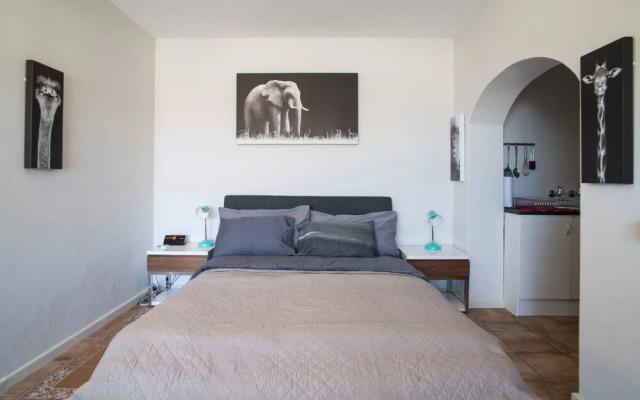 Camps Bay - Independent Studio Flat