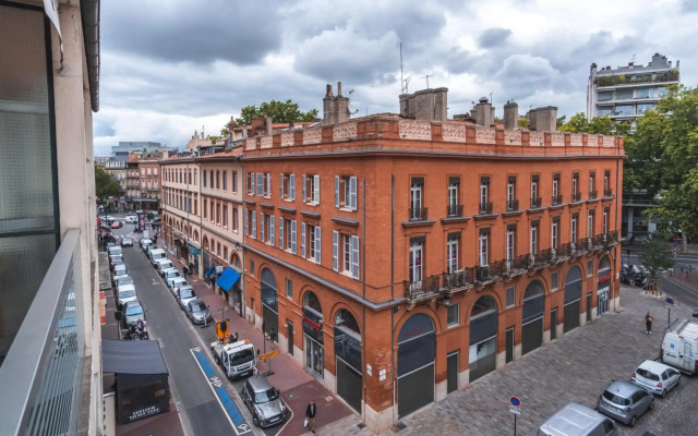 Ours Blanc - Place Victor Hugo