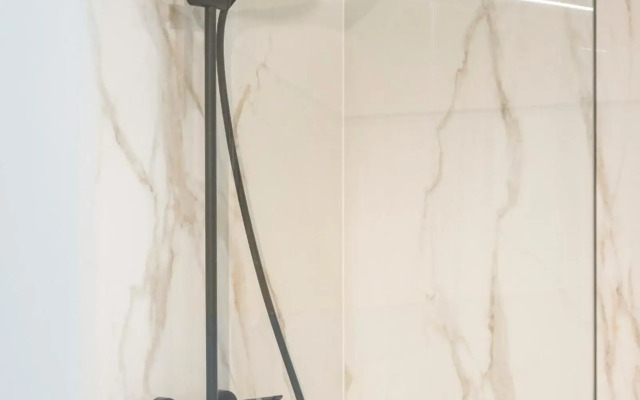 The Waves-Luxurious 3bedroom app w big terrace & garage