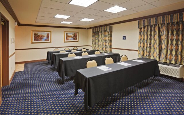 Holiday Inn Express Hotel & Suites Jenks by IHG