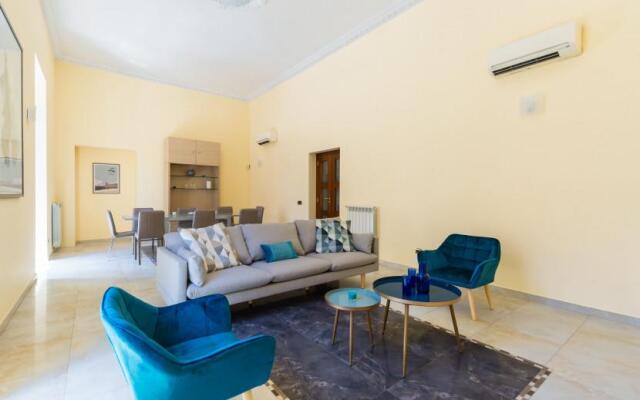 Flat 200M² 3 Bedrooms 2 Bathrooms - Naples