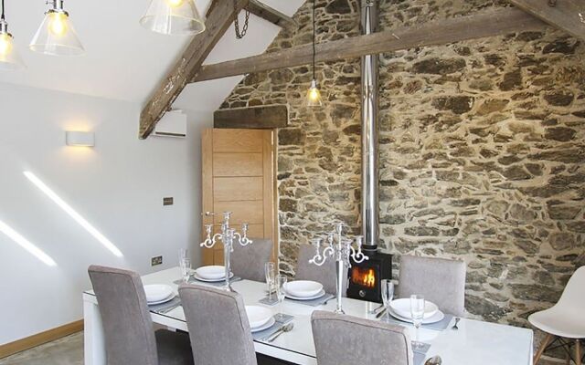 Rhyd Angharad Barns