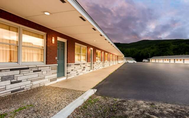 Rodeway Inn Gorham Riverside