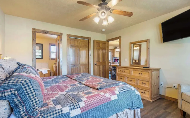 Fox Hollow Family Lodge