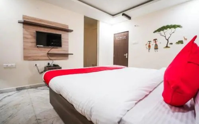 Oyo 22445 Lakshmi Residency