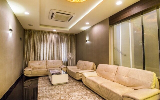 FabHotel Alreef Residency Vadaplani