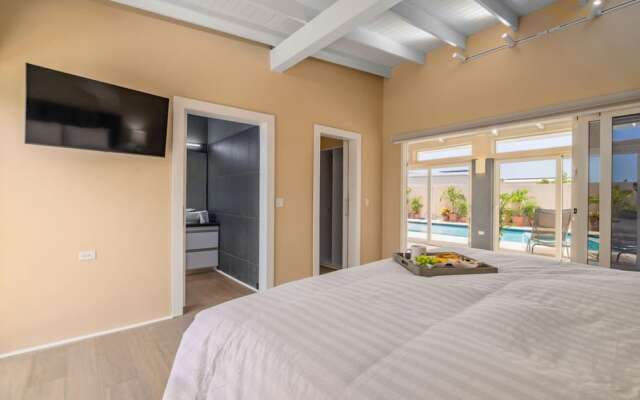 Villa Blue Topaz - Oasis With Pool Hot tub Sauna