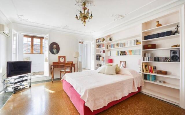 Ca' Fenice, charming apartment in San Marco, sleep 7