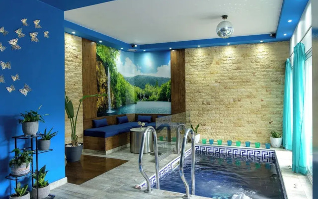 Krousonas Mountain View Suite