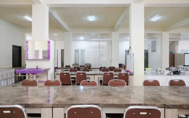 Urbanview Hotel Ling near Jawa Timur Park 2