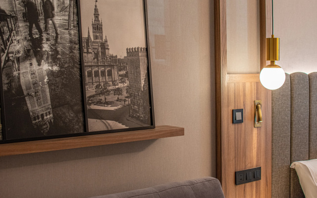 Hotel Giralda Center