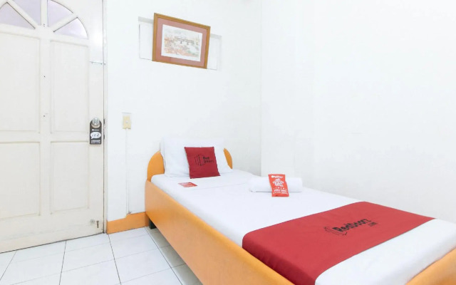 RedDoorz @ Malibu Room BF International Las Pinas