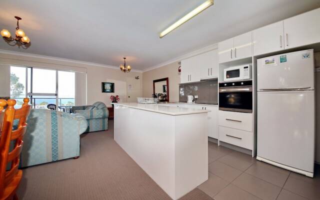 Sunset Towers, Unit 11/25 Donald Street