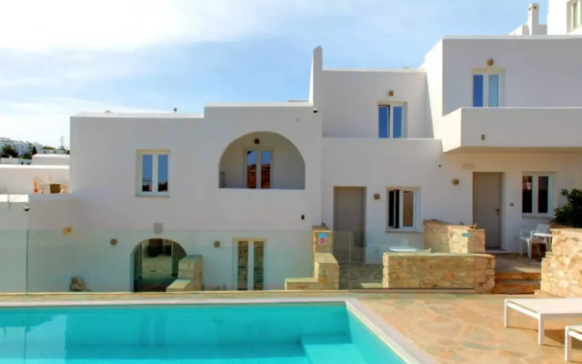 Adonis Hotel Studios & Apartments