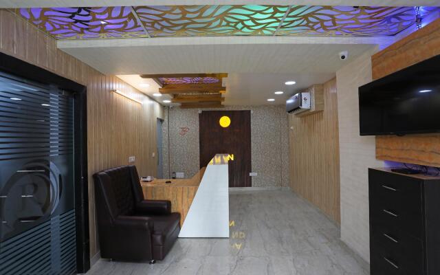 Capital O 22697 Richa Grand Inn