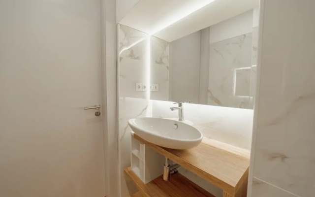 Heart OF Porto Apartment D by Vacationy