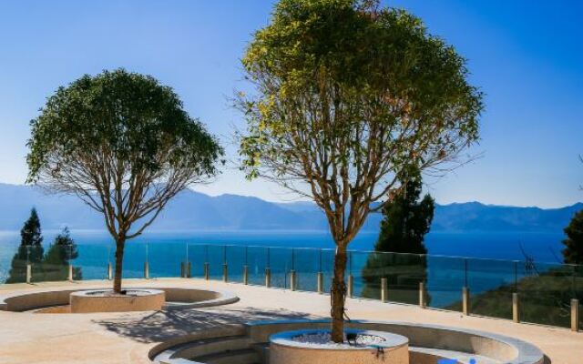 Rousseau homestay in Fuxian Lake